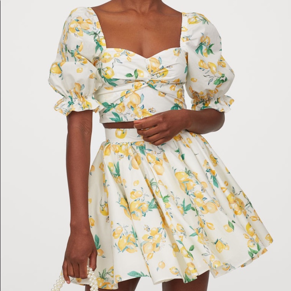 Cropped Balloon-sleeved Blouse